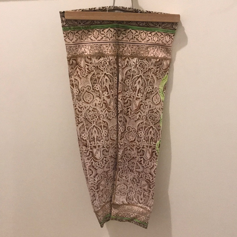 Niyama Sol Neon Bone Crop Leggings
